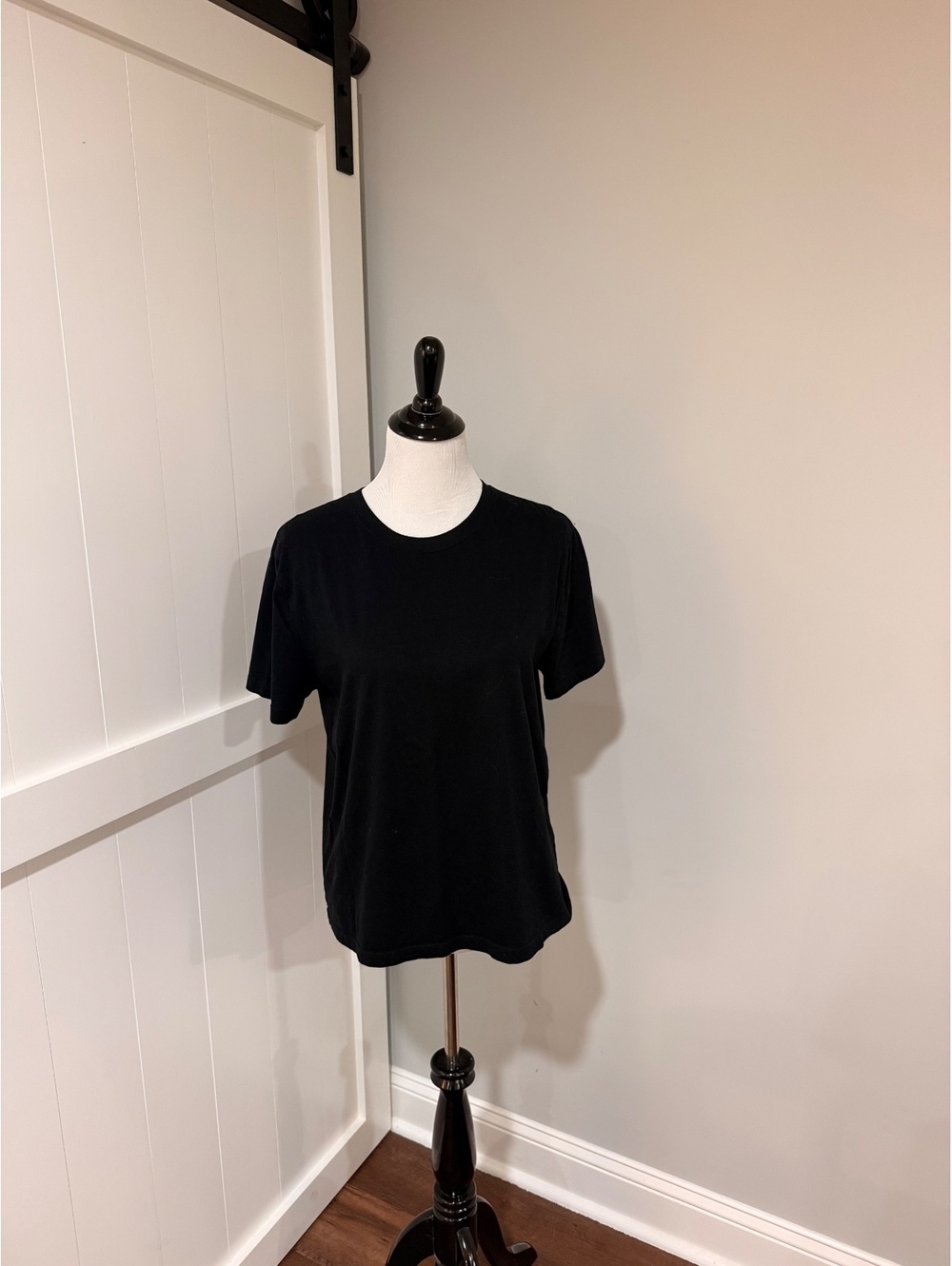 Zara women’s Black Short Sleeve T-Shirt Size Large